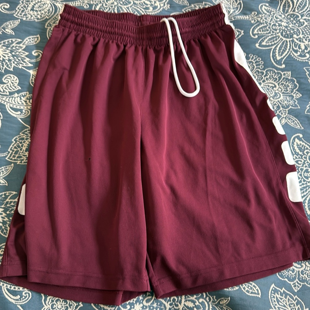 Men's NIKE maroon Athletic Shorts- L - Picture 1 of 5